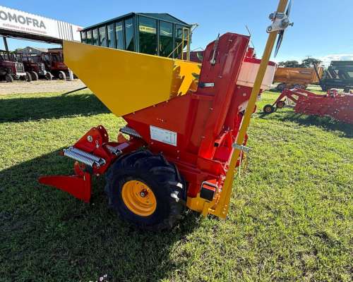 Sembradora de Papa Cuatro Surcos Nueva Agromaster
