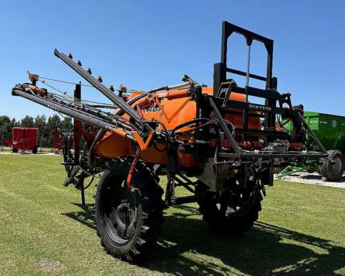 Pulverizadora 3800 Lts y 28 Mts Praba