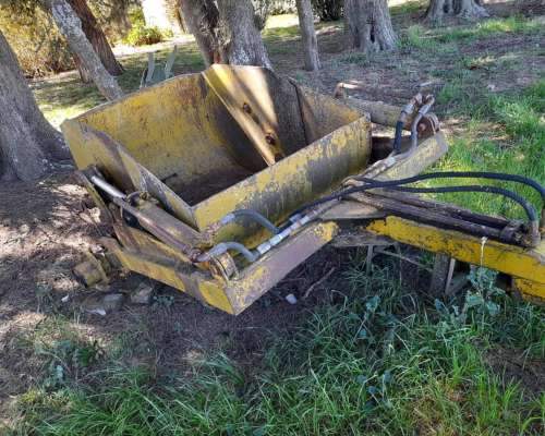 Pala Arrastre John Deere 3M3 Tiene SUS Cubiertas .
