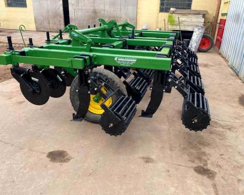 Subsolador de 11 Timones con Rolo Disponible