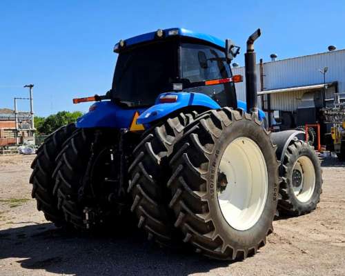 Tractor New Holland. Modelo T8030.