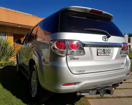 Toyota Hilux SW4 3.0 SRV 4X4 2013 Impecable, 196mil Reales