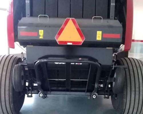 Rotoenfardadora RB 465 con Cutter
