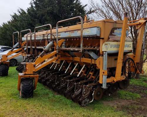 Sembradora Fabimag FG01 35 Surcos a 21 cm con Alfalfero 2009