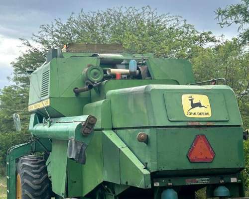 John Deere 975. año 1984.