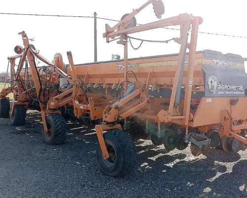 Agrometal TX Mega 22 a 52. Neumatica. Fert Simple. Monitor.