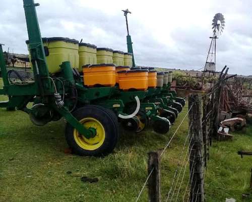 Sembradora John Deere 710 de 52.5 Surcis en Buen Estado