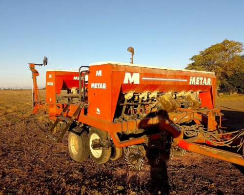 Sembradora Metar, año 2005, 15 Cuerpos a 40 CM, 20 cm