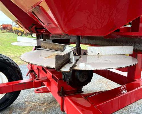 Fertilizadora Esparcidora Grass Cutter de 3000 Lts