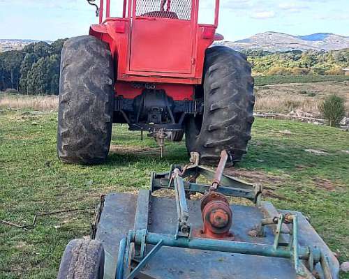 Massey Ferguson 1095, con Desmalezadora de Arrastre de 1,5 M