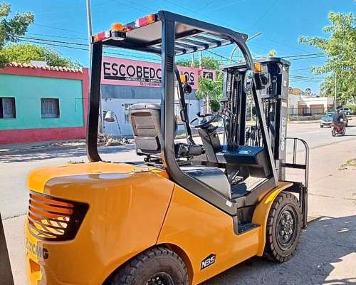 Autoelevadores y Mini Cargadora 2.5 TN y 3.5 TN Xcmg