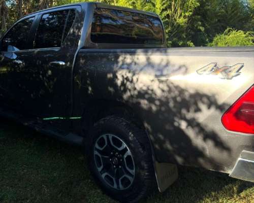 Toyota Hilux 2.8 TDI CD 4X4 SRX AT6 204cv 2022 U$37.999 Dies