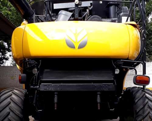 Cosechadora New Holland CR 9060 - 2012 - 390 HP - Usada