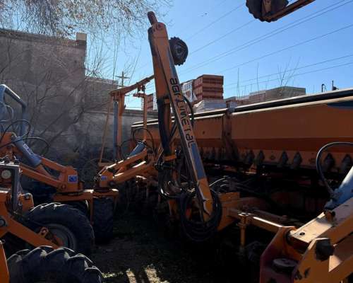 Sembradora Agrometal TX Mega de 16 a 52 Placa Variable