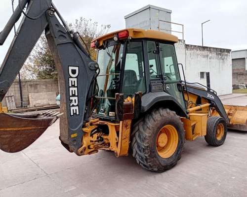 New Holland Retroexcavadora - año 2013
