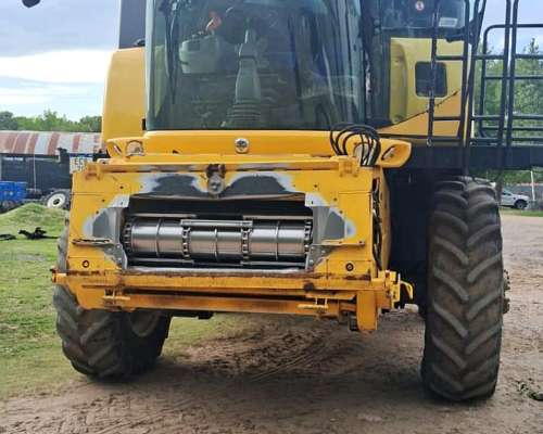 Cosechadora New Holland CR 7.90 con Drapper 40