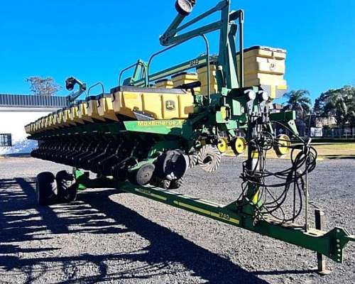 John Deere 1740 año 2012 de 18 a 52. C/ Isobus. Neumatica