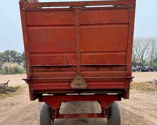 Carro Forrajero Mainero B 4330 de 12 M3 con Acarreador