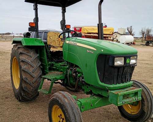 Tractor JD5075 - año 2014
