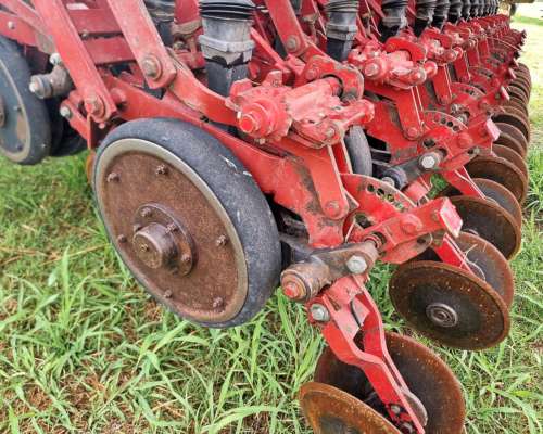 Sembradora Crucianelli Pionera III de 25 a 20 con Alfalfero