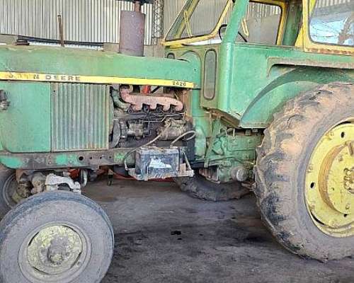 John Deere 2420 en Canje