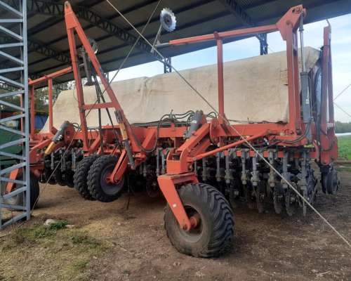 Sembradora Juber 6400 de 33 Líneas a 19