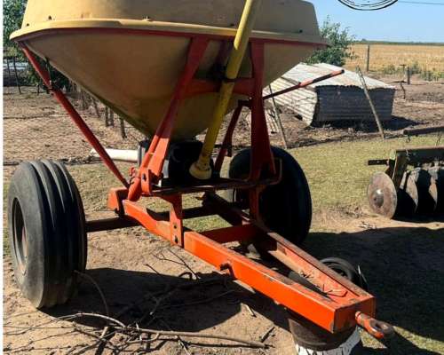 Fertilizadora de 800 Kilos