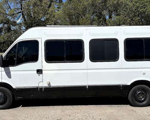 Hermoso y Practico Motorhome Chico X Fuera y Grande X Dentro