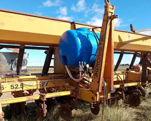 Agrometal TX-3 de 12 a 70 Equipada para Siembra de Maní.