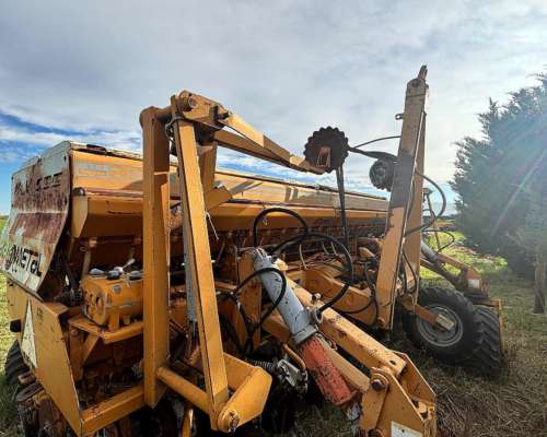 Sembradora Agrometal MX de 23 Lineas a 21cm