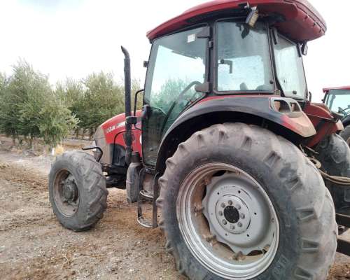 Tractor Case Farmall 100 JX. Mod 2015