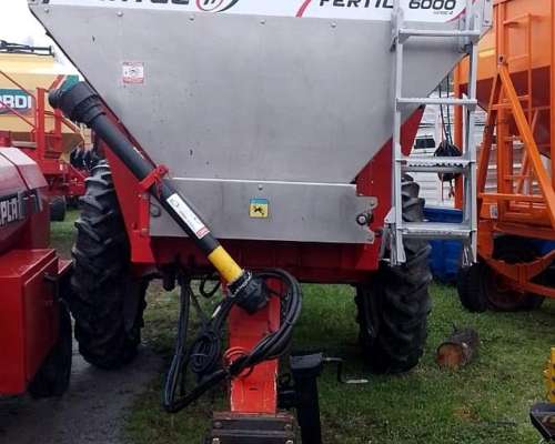 Fertilizadora de Montado Fertec de 6000 Lts