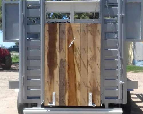 Acoplado Jaula 4tn para Caballos Ambroggio