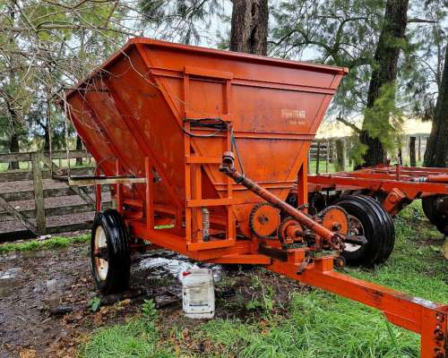 Esparcidora de Guano Fontana