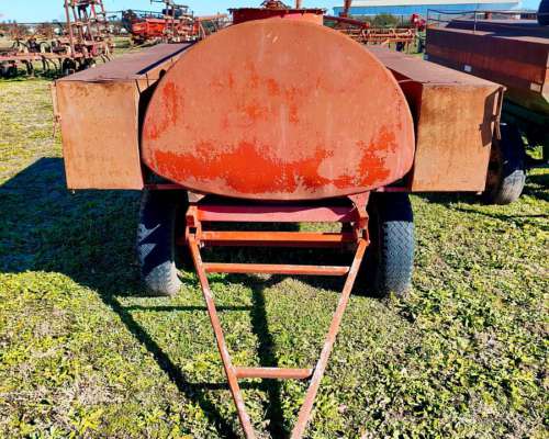 Tanque Salto de 3000 Lts con Bauleras Laterales