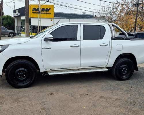 Toyota Hilux DX 2.4 4X4 2016