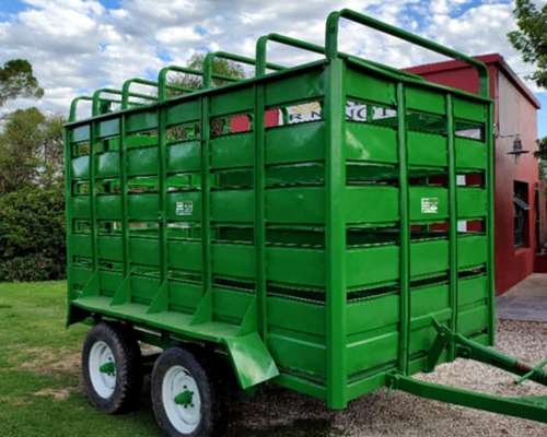 Jaula Vaquera de 4 X 1.90. Lanza Regulable.