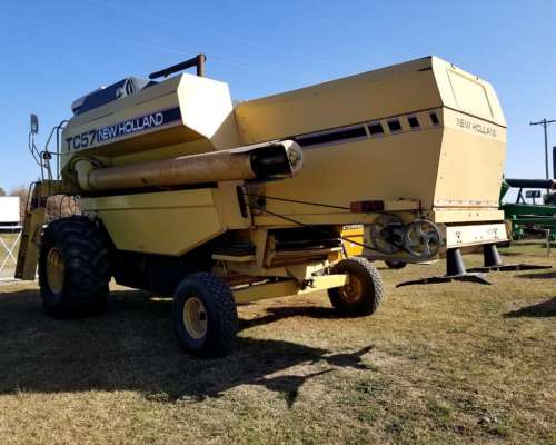 Ref. 31 - Cosechadora New Holland TC57 + Cabezal Trigo/soja