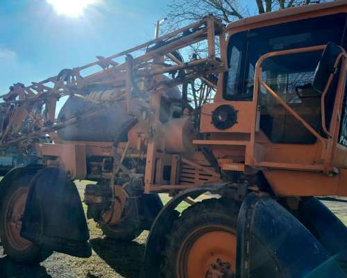 Pulverizador Jacto Uniport Plus 2500 año 2010