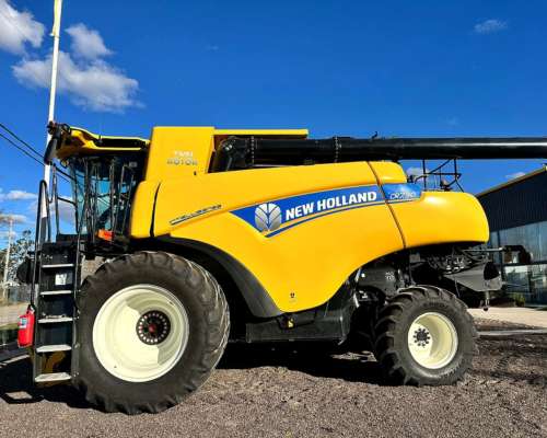 New Holland CR 7.90