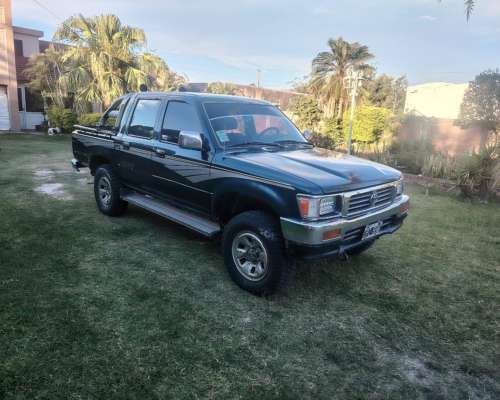 Camioneta Toyota SR5 4X4