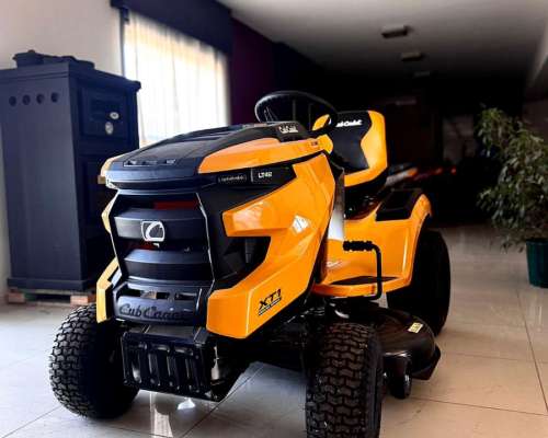 Tractoricto de Cortar Cesped Pasto CUB Cadet 20 HP