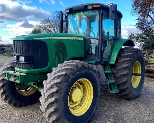 Tractor John Deere 7515, año 2010, 8400 Hs