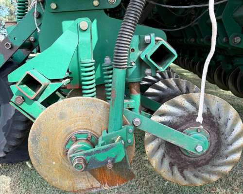 Sembradora Pierobon de 17 Surcos a 40 cm