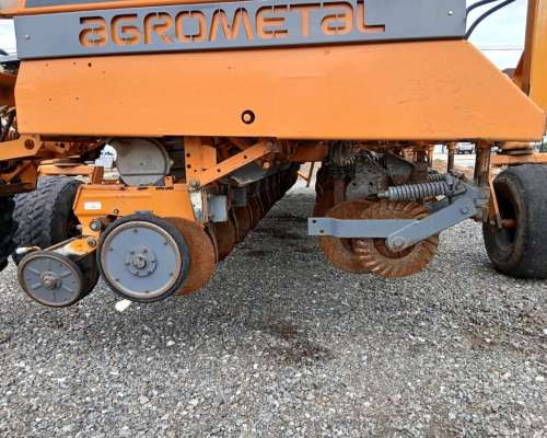 Sembradora Agrometal TX Mega Neumática 16x52 /20X42