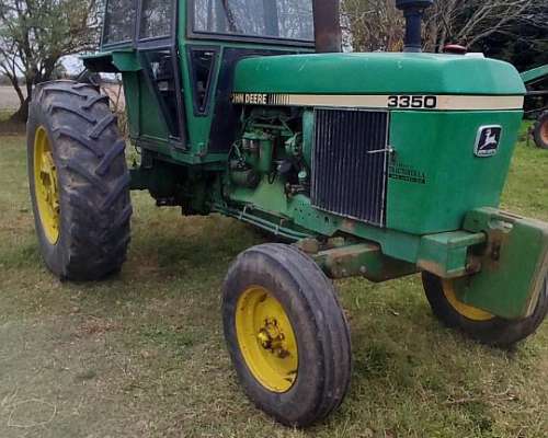 Tractor John Deere 3350.
