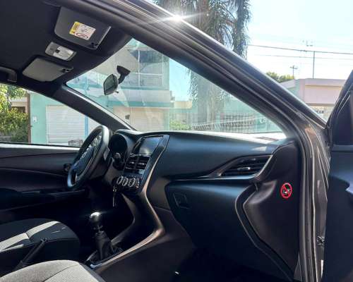 Yaris 5 Puertas 1.5 6m/t XS 0km MY2025 Gris Oscuro