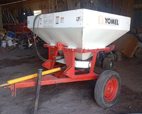 Fertilizadora Yomel 1050 Seminueva