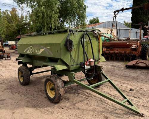 Acoplado Tanque Conese de 3000 Litros con Bomba de 12 Volts