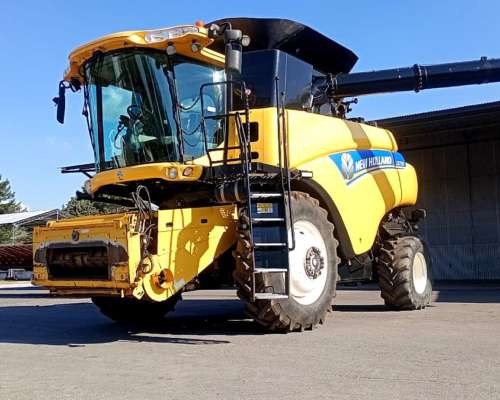 New Holland Cr7.90, con Draper Maizco 45pies